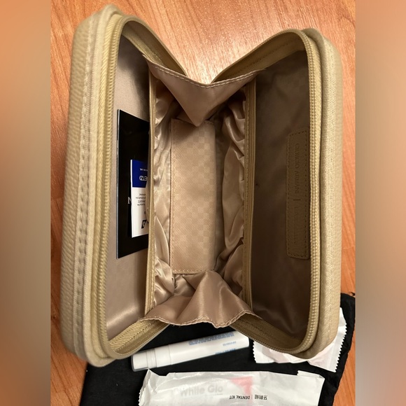 Giorgio Armani x Eva Air Toiletries Kit - Picture 6 of 7